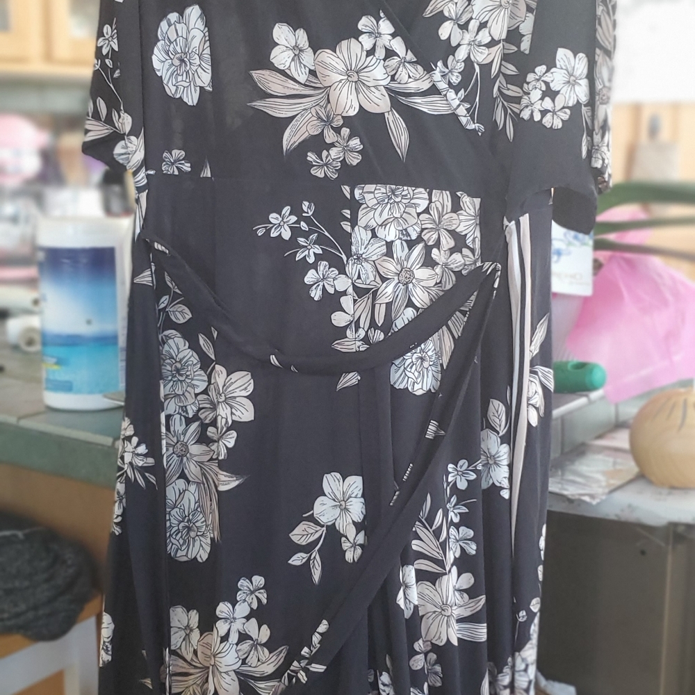 Loralette 3x jumpsuit.. black floral. Tie waist. Wide leg. Silky soft